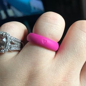 Qalo silicone wedding band ring